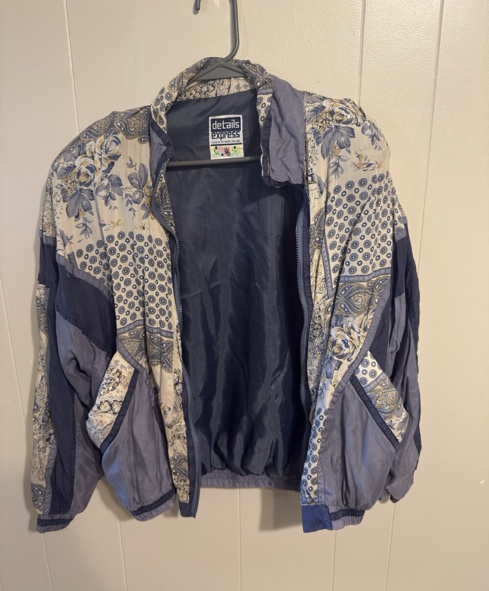 Details Express Women’s Blue/White Floral Full Zip Windbreaker Jacket Size L